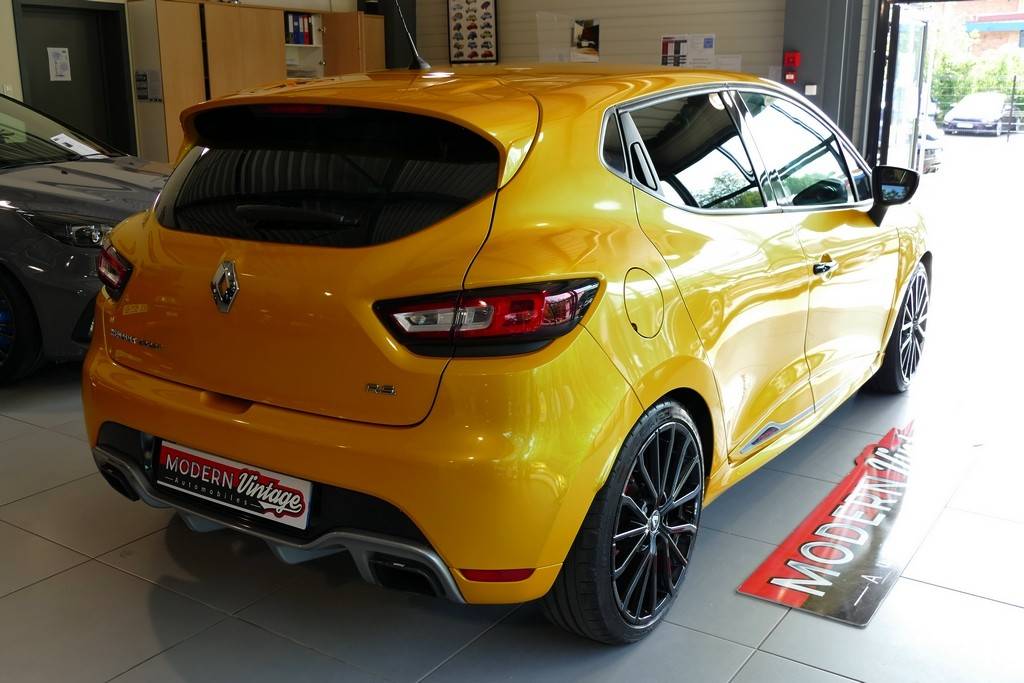 Renault Clio RS Trophy EDC 220cv 11