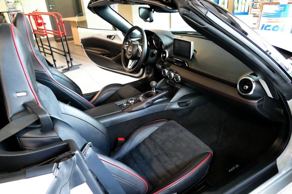 Mazda MX-5 2.0 160 Roadster Selection Recaro 6