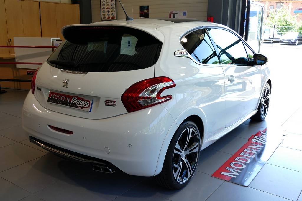 Peugeot 208 GTi 1.6 THP 200 14