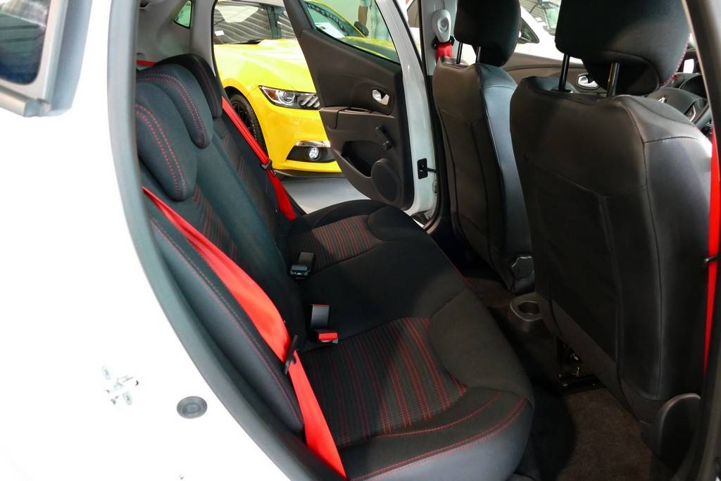 Renault Clio 4 RS Trophy 220 EDC 4