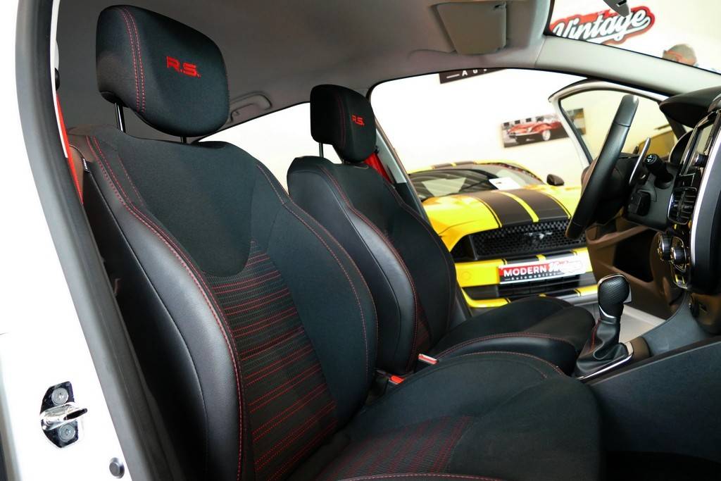 Renault Clio 4 RS Trophy 220 EDC 5