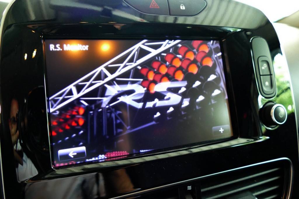 Renault Clio 4 RS Trophy 220 EDC 9