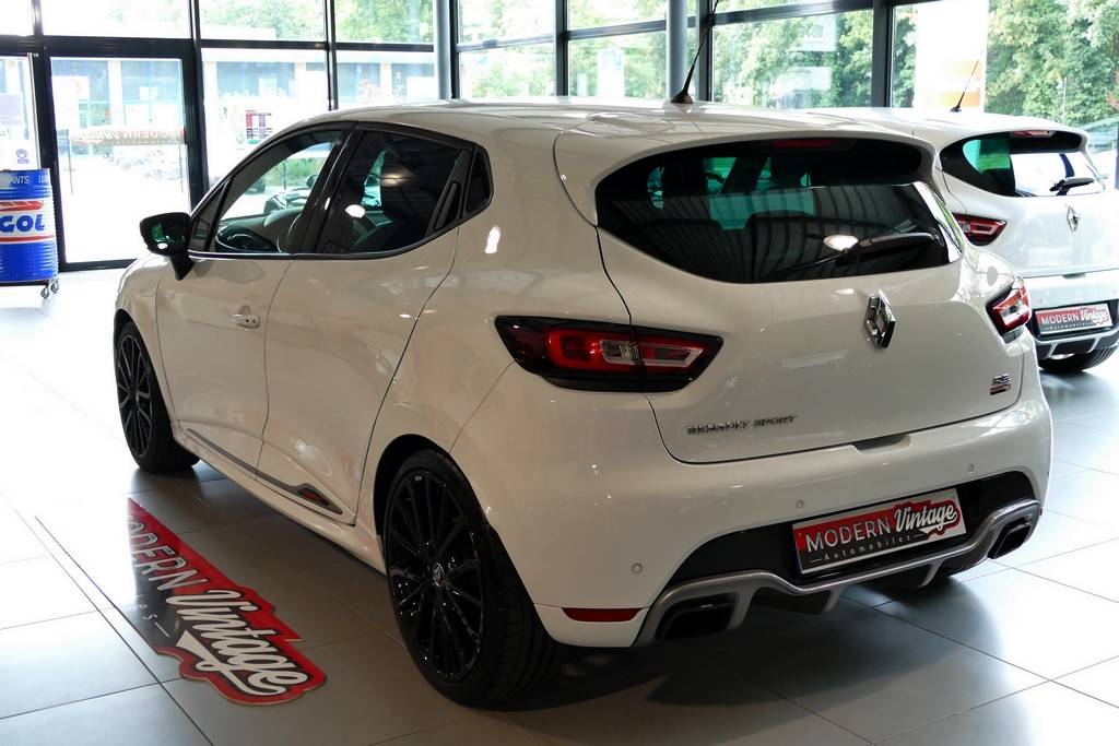 Renault Clio 4 RS Trophy 220 EDC 12
