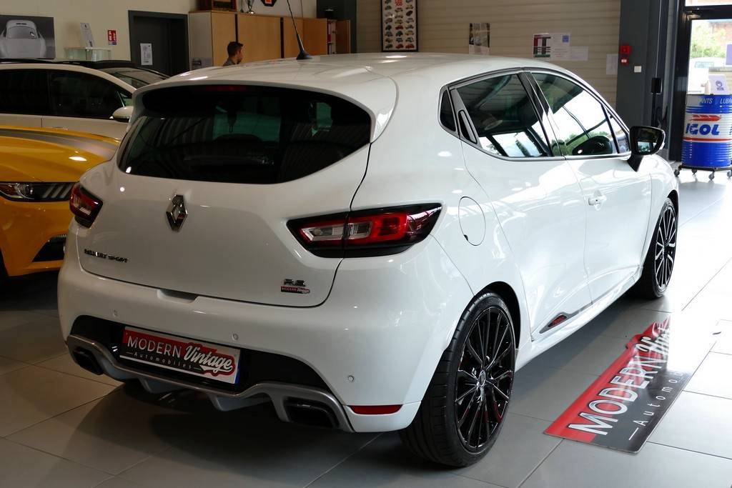 Renault Clio 4 RS Trophy 220 EDC 13