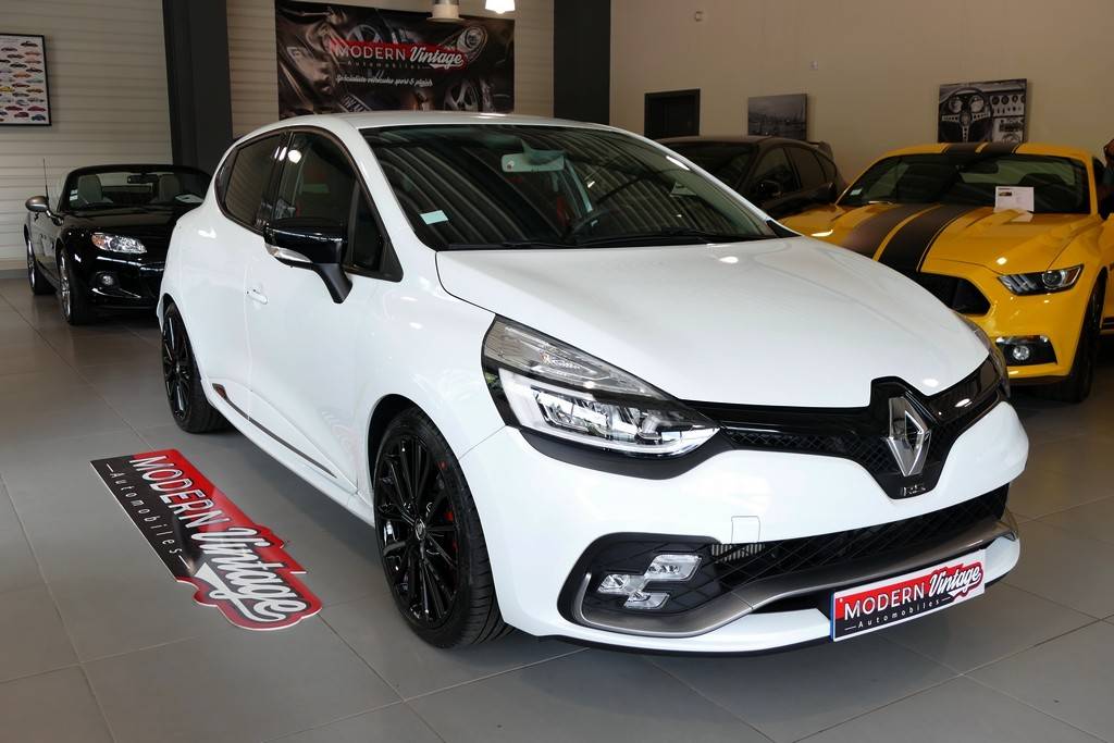 Renault Clio 4 RS Trophy 220 EDC 14
