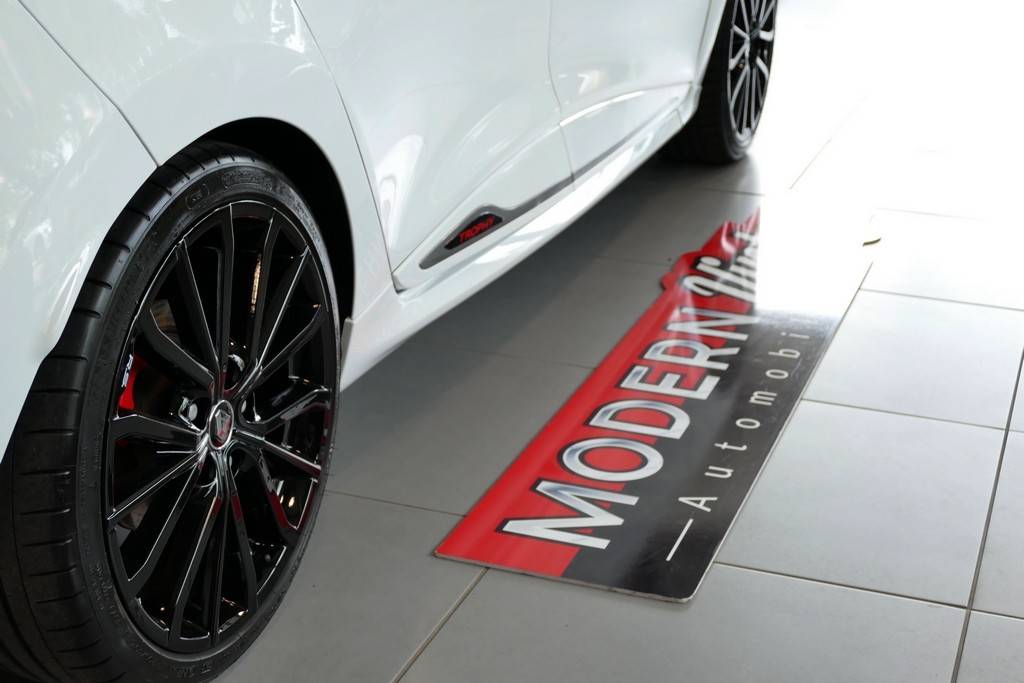 Renault Clio 4 RS Trophy 220 EDC 15