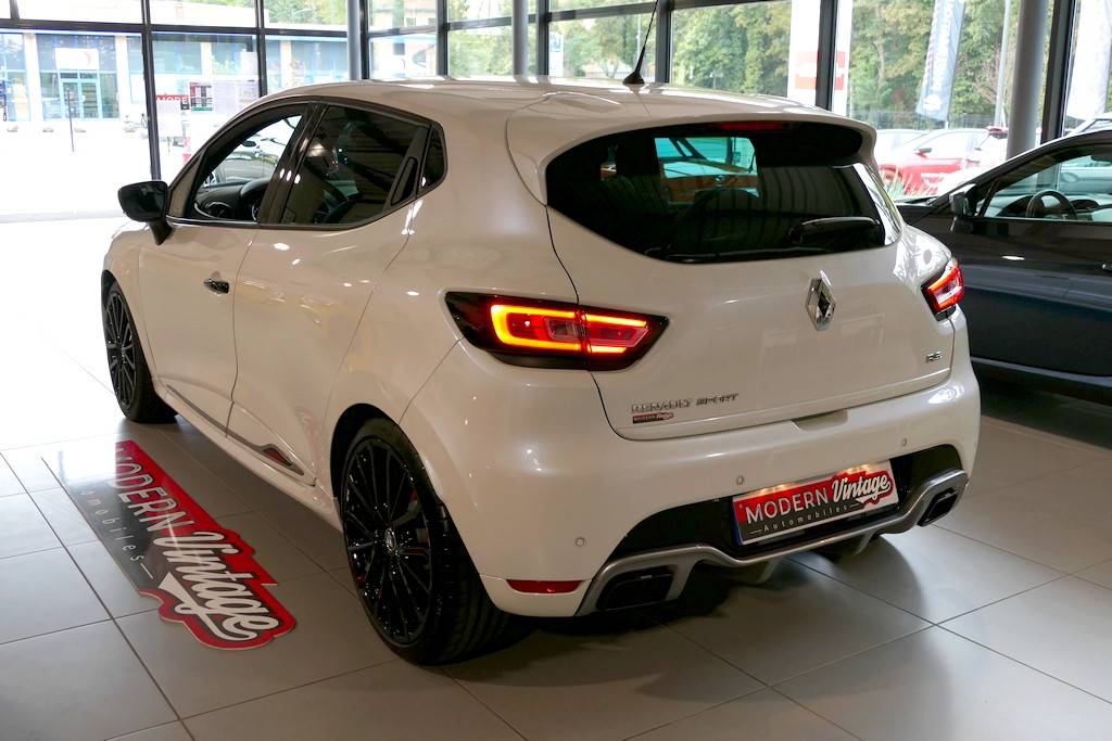 Renault Clio 4 RS Trophy 220 EDC 11