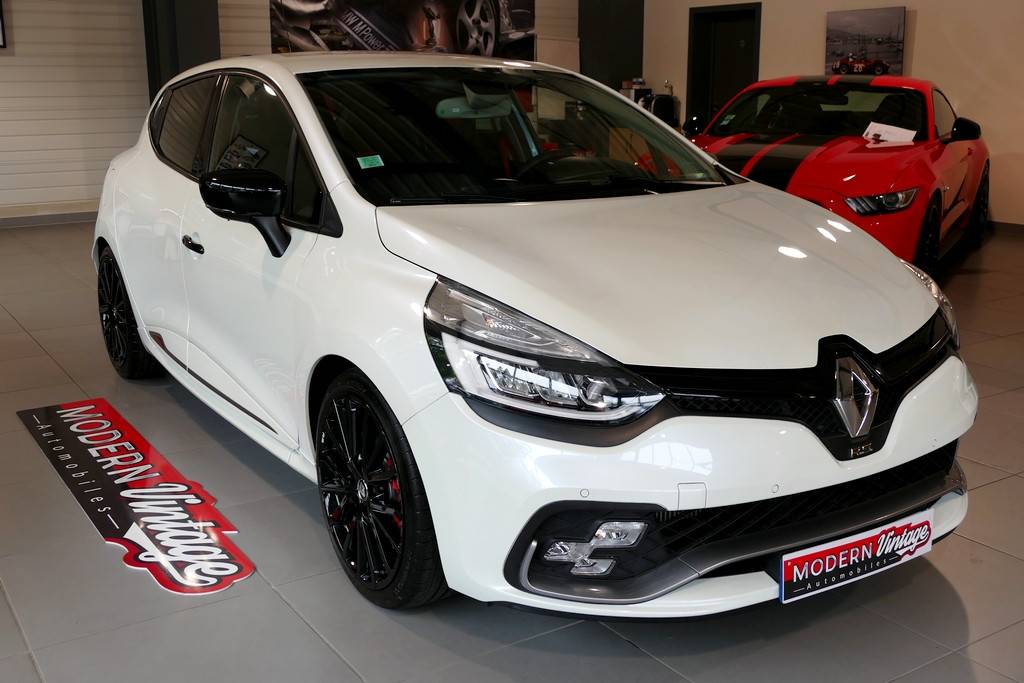 Renault Clio 4 RS Trophy 220 EDC 13