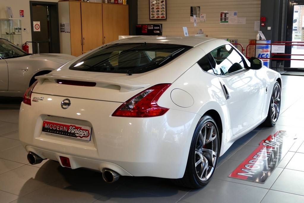 Nissan 370Z Coupe 3.7 V6 328cv Pack 18