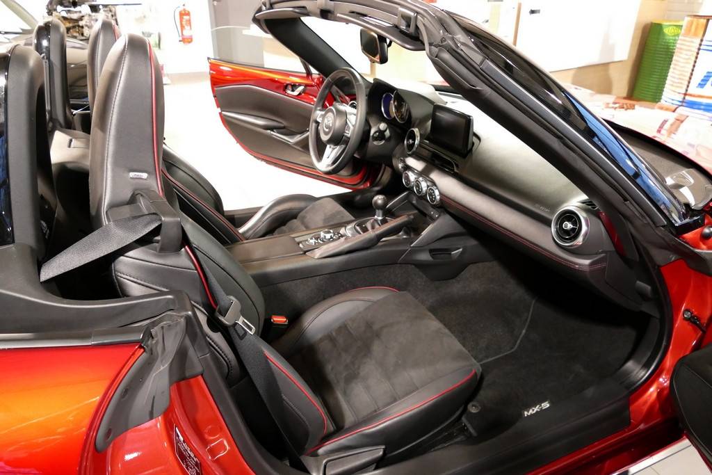 Mazda MX-5 Roadster ND 2.0 184 Selection Recaro 21