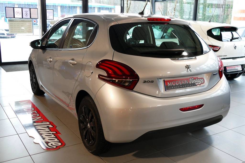 Peugeot 208 1.6 HDI 100cv Business 8