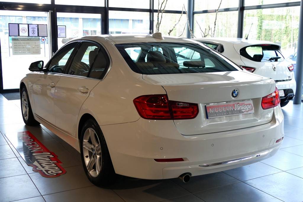 BMW 320d F30 184cv BVA8 Luxury 14