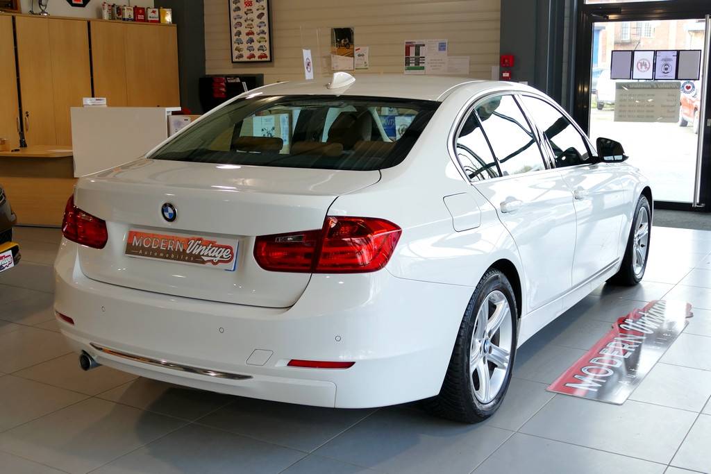 BMW 320d F30 184cv BVA8 Luxury 17