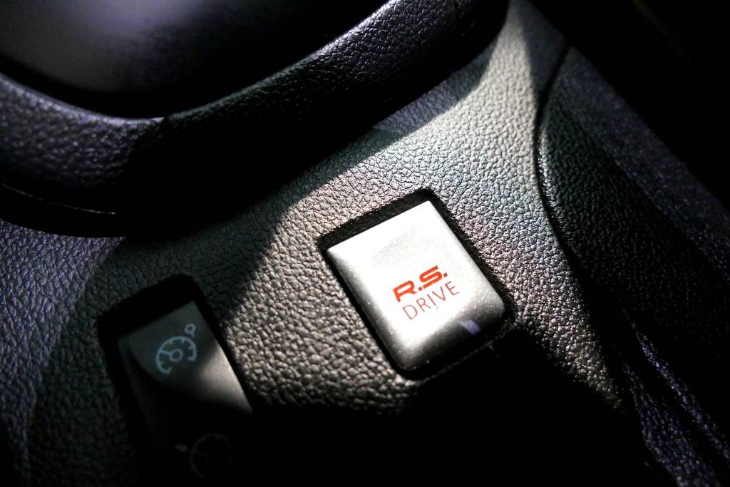 Renault Clio 4 RS18 Trophy 220 EDC 10