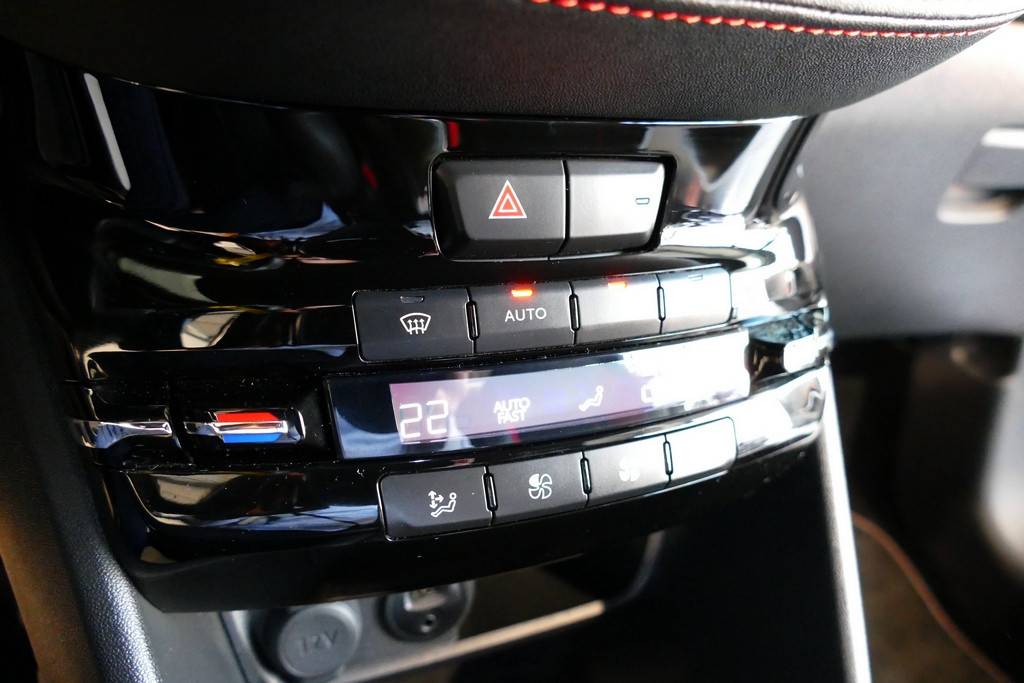 Peugeot 208 GTi 1.6 THP 200cv 8