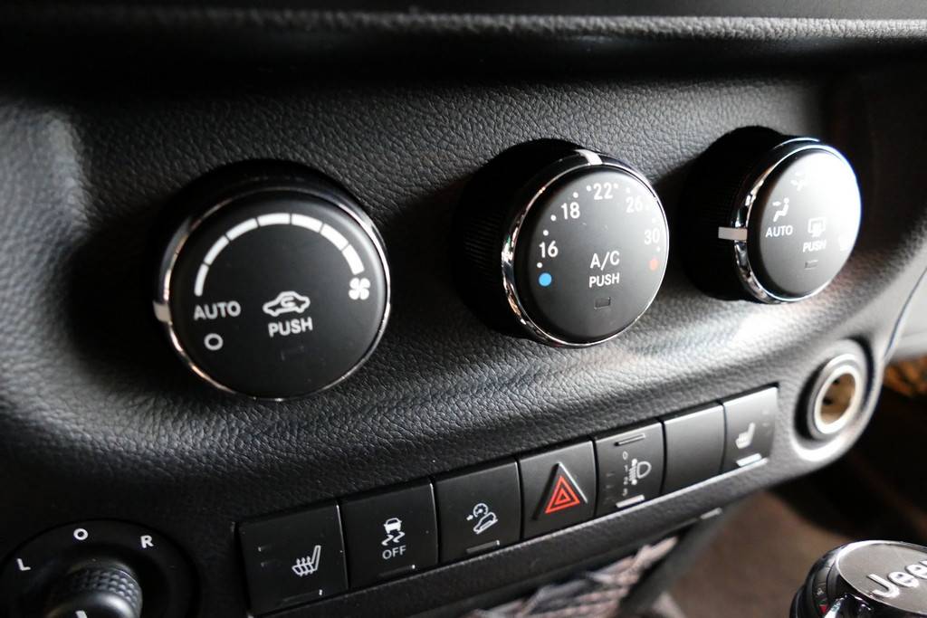 Jeep Wrangler Unlimited 2.8 CRD 200cv Sahara 10