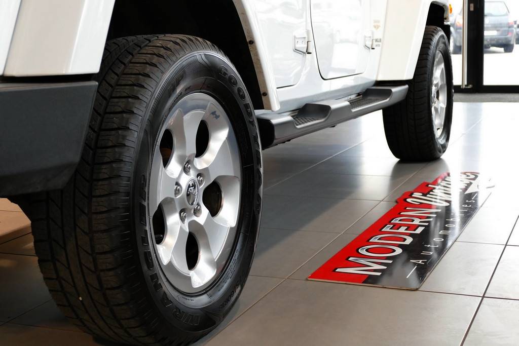 Jeep Wrangler Unlimited 2.8 CRD 200cv Sahara 14