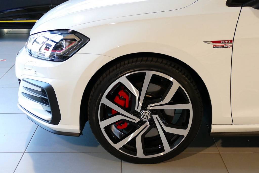 Volkswagen Golf VII GTI Performance 245 DSG Facelift 15