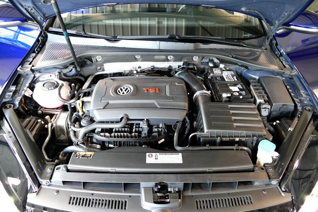 Volkswagen Golf VII GTI Performance 245 DSG Facelift 11