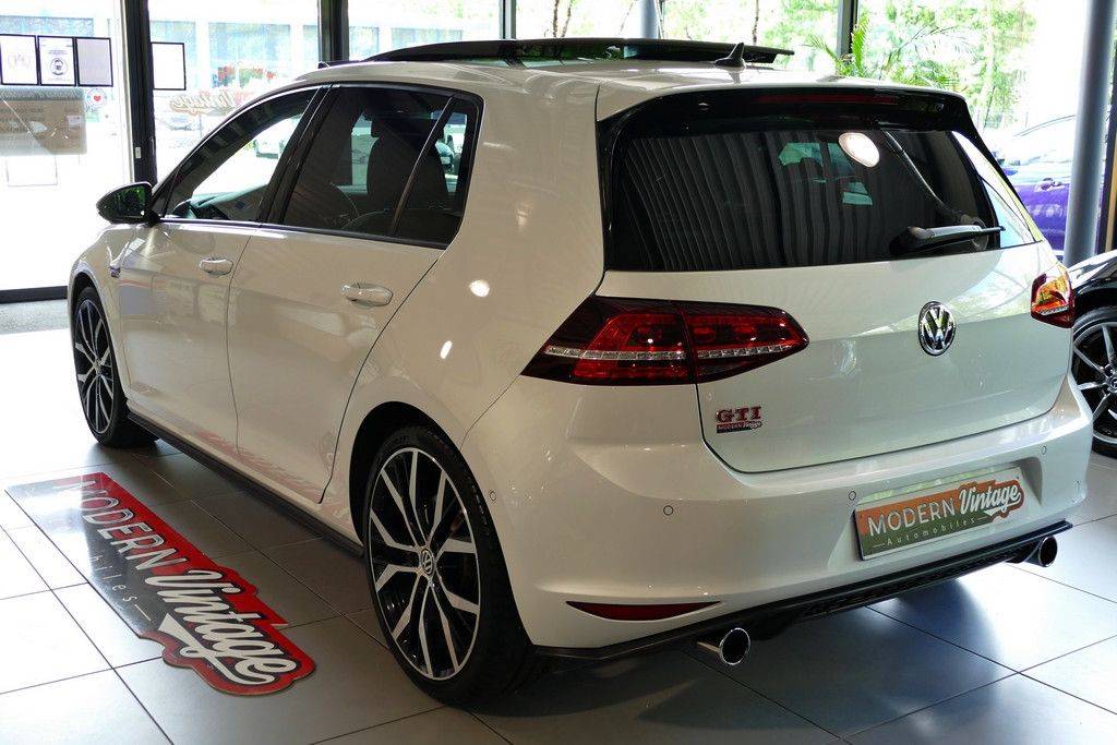 Volkswagen Golf VII GTI Performance 230cv DSG 14