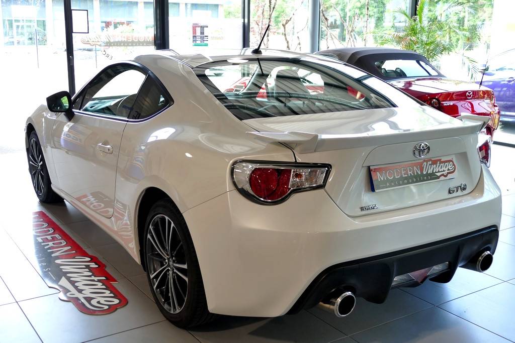 Toyota GT86 2.0 D-4S 200cv 12