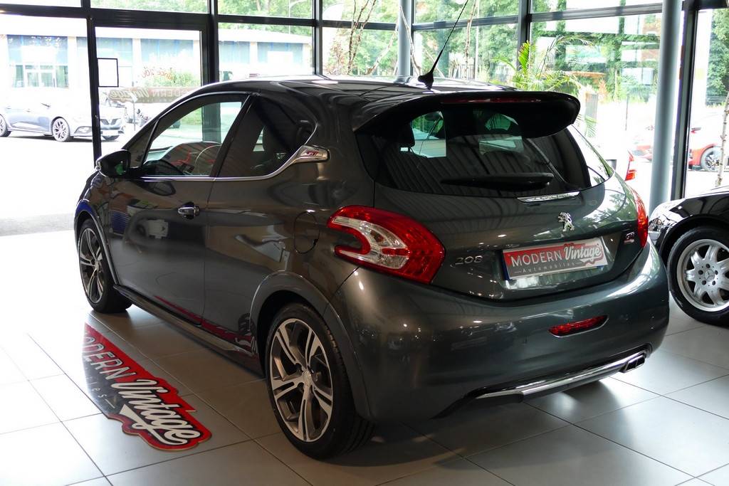 Peugeot 208 GTi 1.6 THP 200cv 13