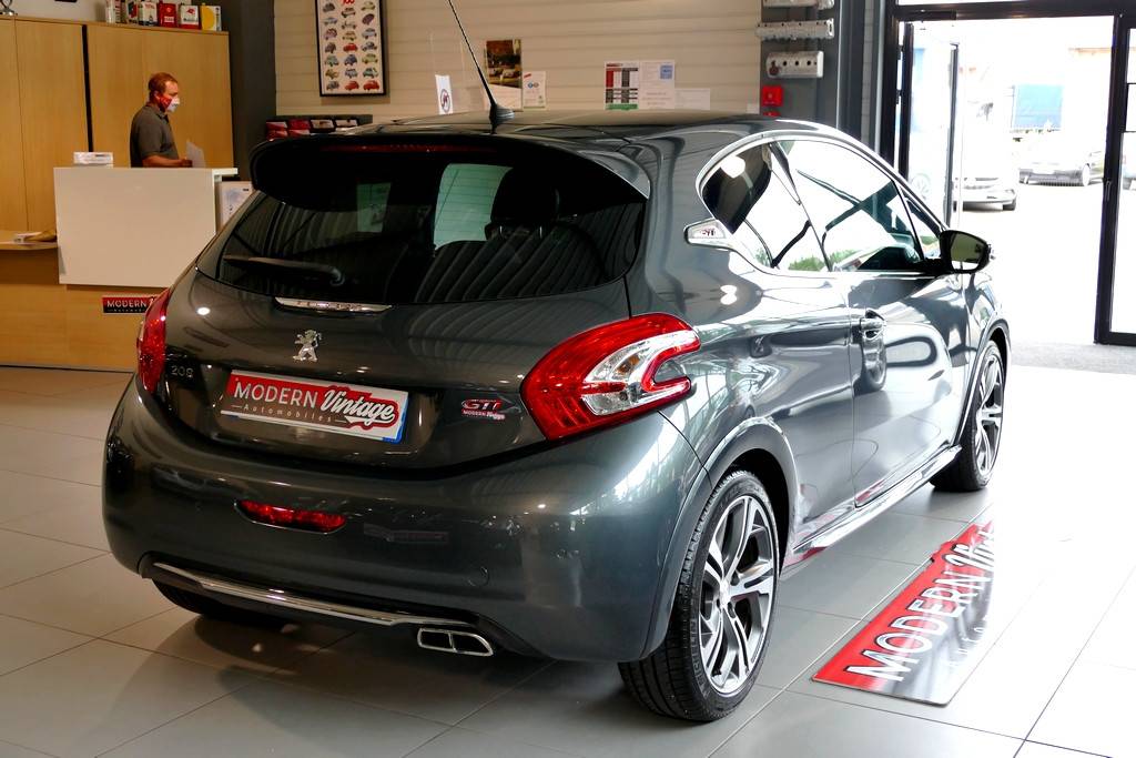 Peugeot 208 GTi 1.6 THP 200cv 14