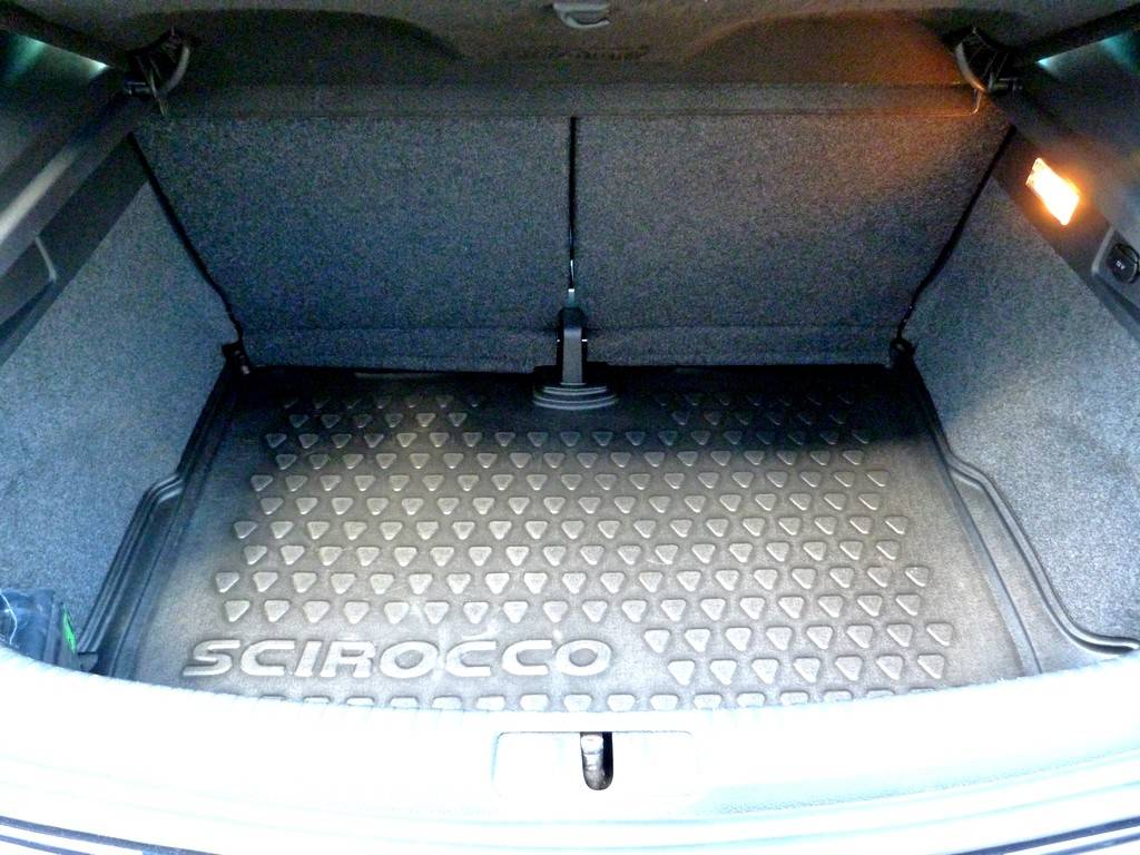 Volkswagen Scirocco R 2.0 TSI 265 15