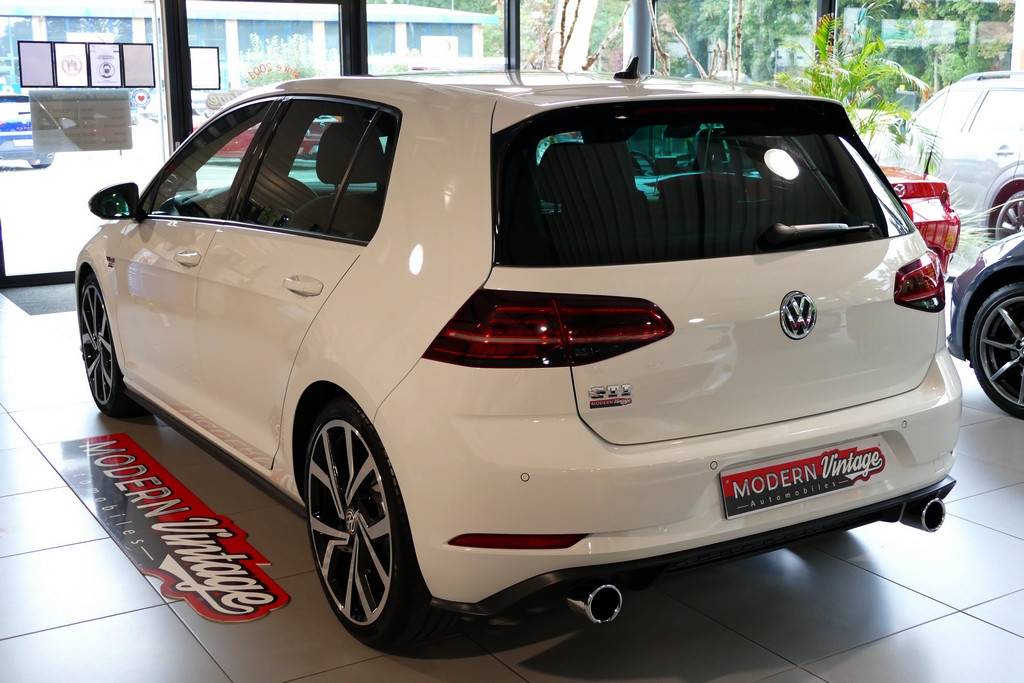 Volkswagen Golf VII GTI 230cv Facelift 13