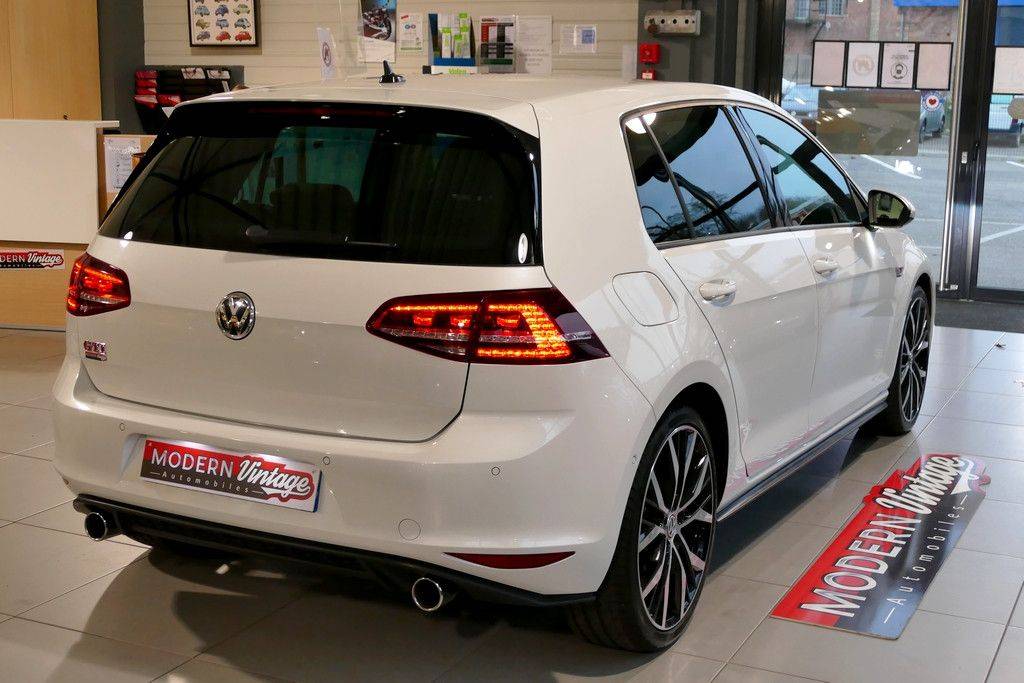 Volkswagen Golf VII GTI Performance 230cv DSG 14