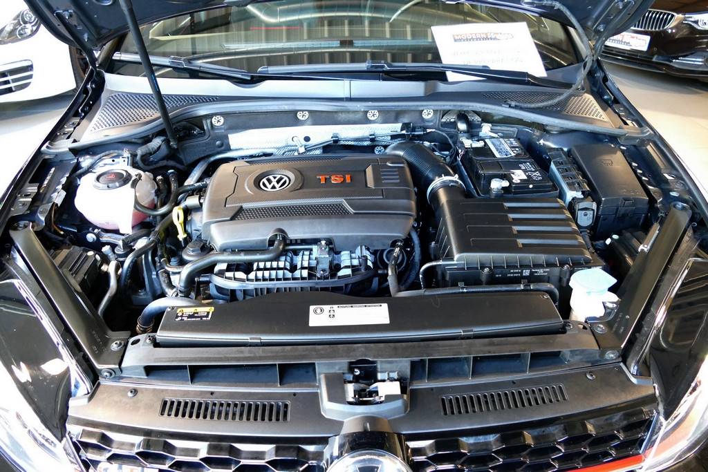 Volkswagen Golf VII GTI Performance 245 DSG Facelift 17