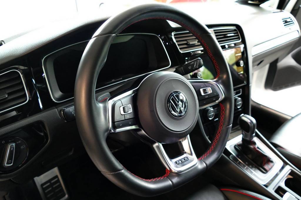 Volkswagen Golf VII GTI Performance 245 DSG Facelift 6