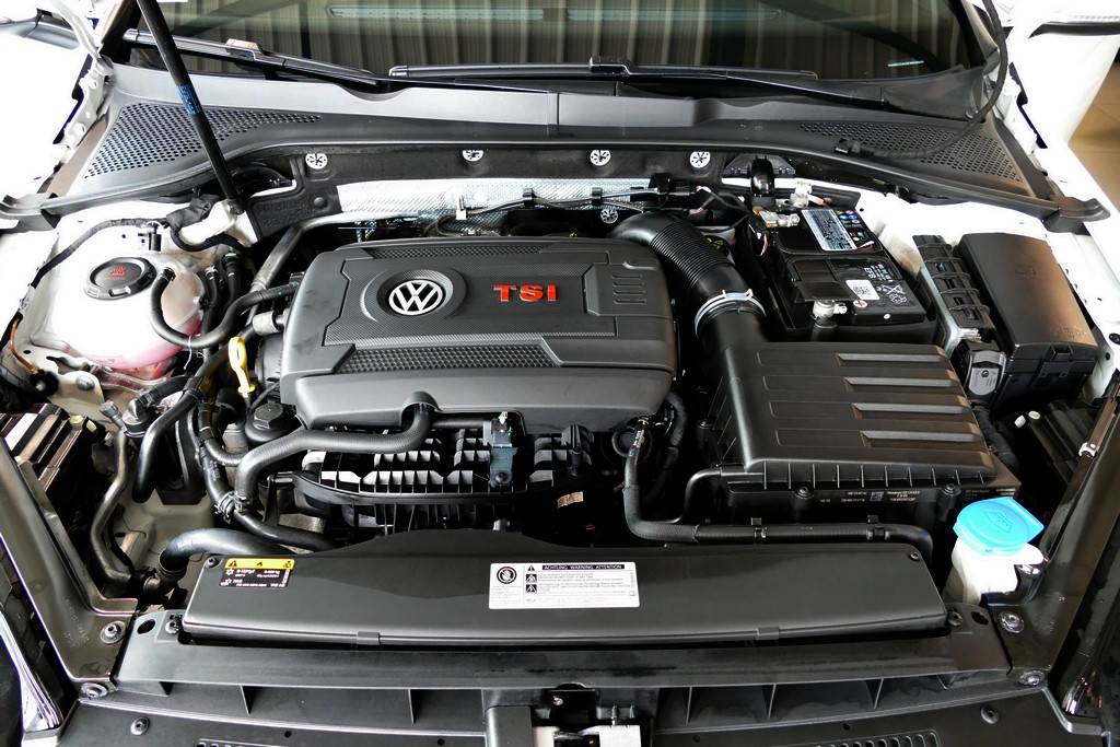 Volkswagen Golf VII GTI Performance 245 DSG Facelift 15