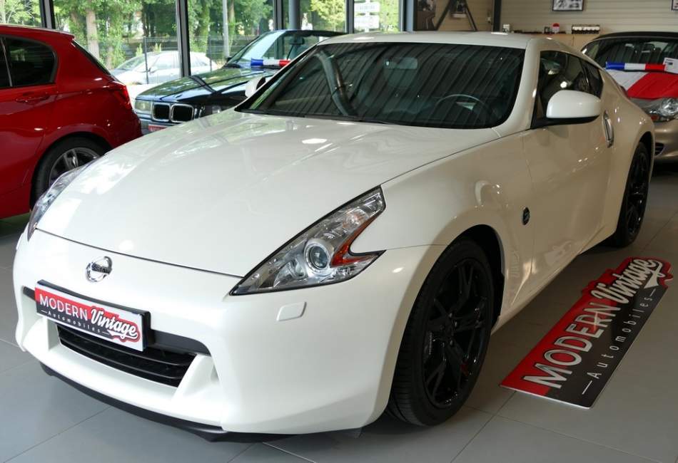 Nissan 370Z Coupe 3.7 V6 328 Pack