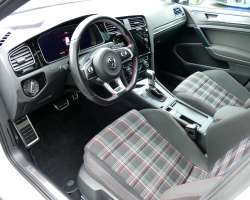 Volkswagen Golf VII GTI Performance 245cv DSG 4