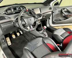 Peugeot 208 GTI 1.6 THP 208cv 10