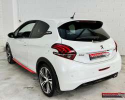Peugeot 208 GTI 1.6 THP 208cv 4