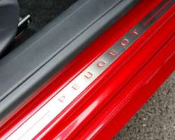 Peugeot 208 GTI 1.6 THP 200cv 6