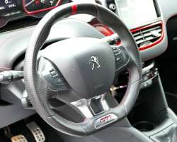Peugeot 208 GTI 1.6 THP 200cv 7