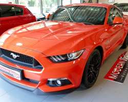 Ford Mustang 5.0 V8 421cv GT Fastback 3