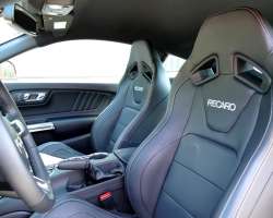 Ford Mustang 5.0 V8 421cv GT Fastback 9