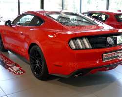 Ford Mustang 5.0 V8 421cv GT Fastback 14