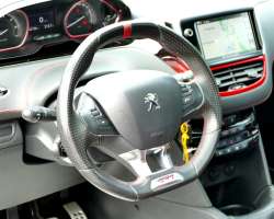 Peugeot 208 GTI 1.6 THP 200 9