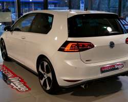 Volkswagen Golf VII GTI Performance 230cv 11