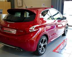 Peugeot 208 GTI 1.6 THP 200 11