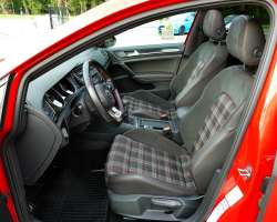 Volkswagen Golf VII GTI Performance 2.0 TSI 230 17