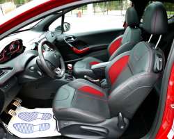 Peugeot 208 GTI 1.6 THP 200cv 4 Peugeot 208 GTI 1.6 THP 200cv 4