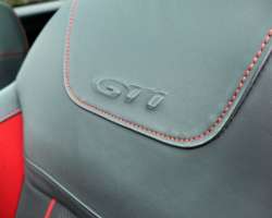 Peugeot 208 GTI 1.6 THP 200cv 5 Peugeot 208 GTI 1.6 THP 200cv 5
