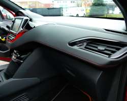 Peugeot 208 GTI 1.6 THP 200cv 11