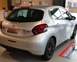 Peugeot 208 1.6 HDI 100cv Business 9